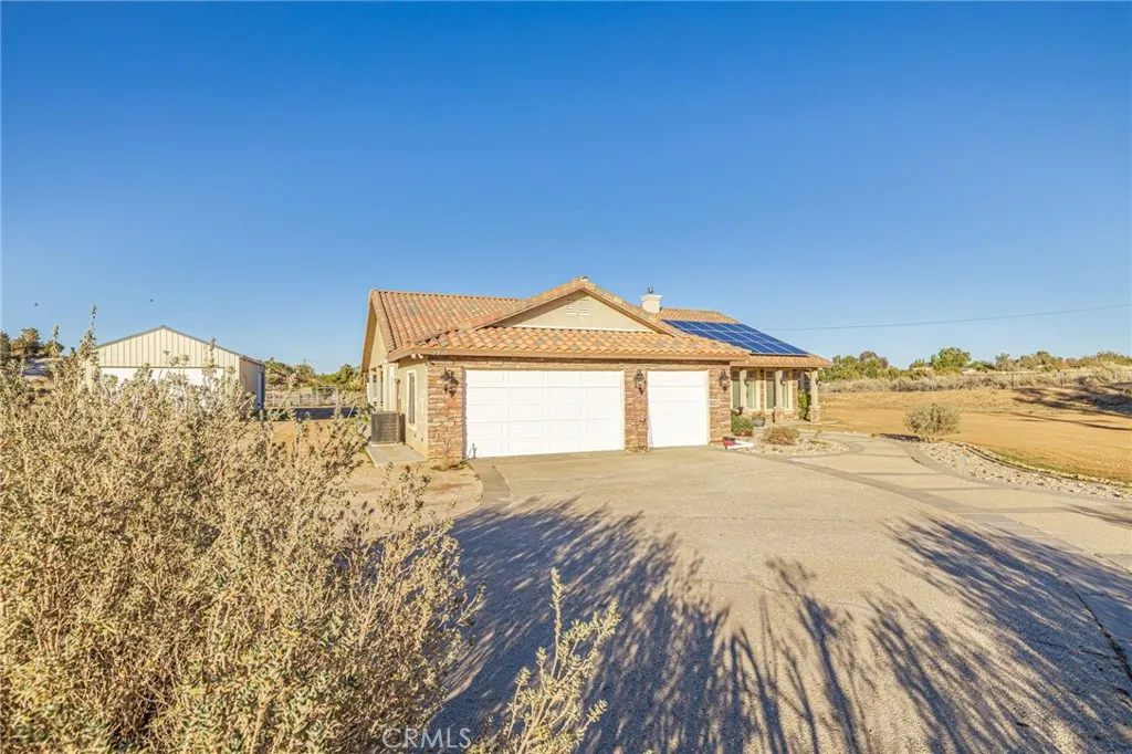 3335 E Avenue T8, Palmdale, California 93550 home-pic-6